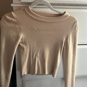 Super soft pull and bear long sleeve/ slightly cropped